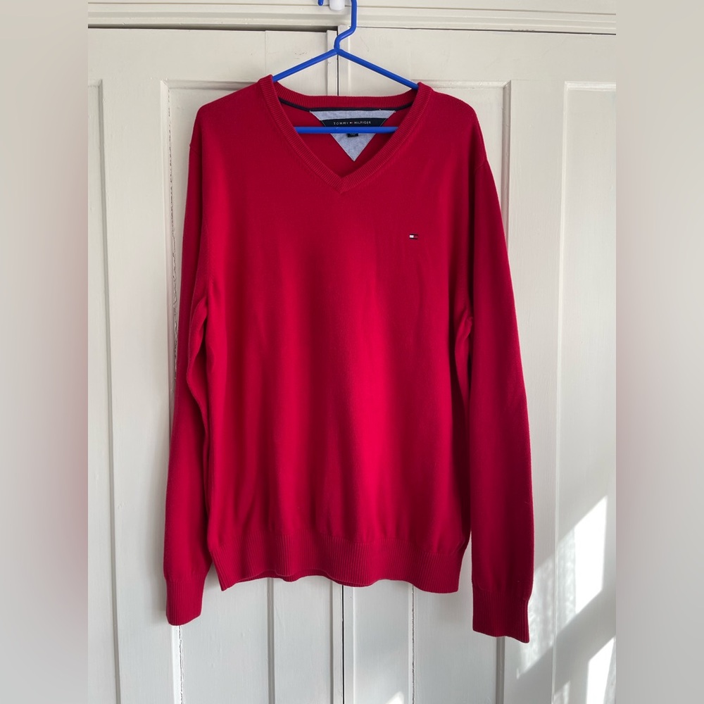 Tommy Hilfiger Men's Red V-Neck Sweater Size XL EUC 100% Cotton